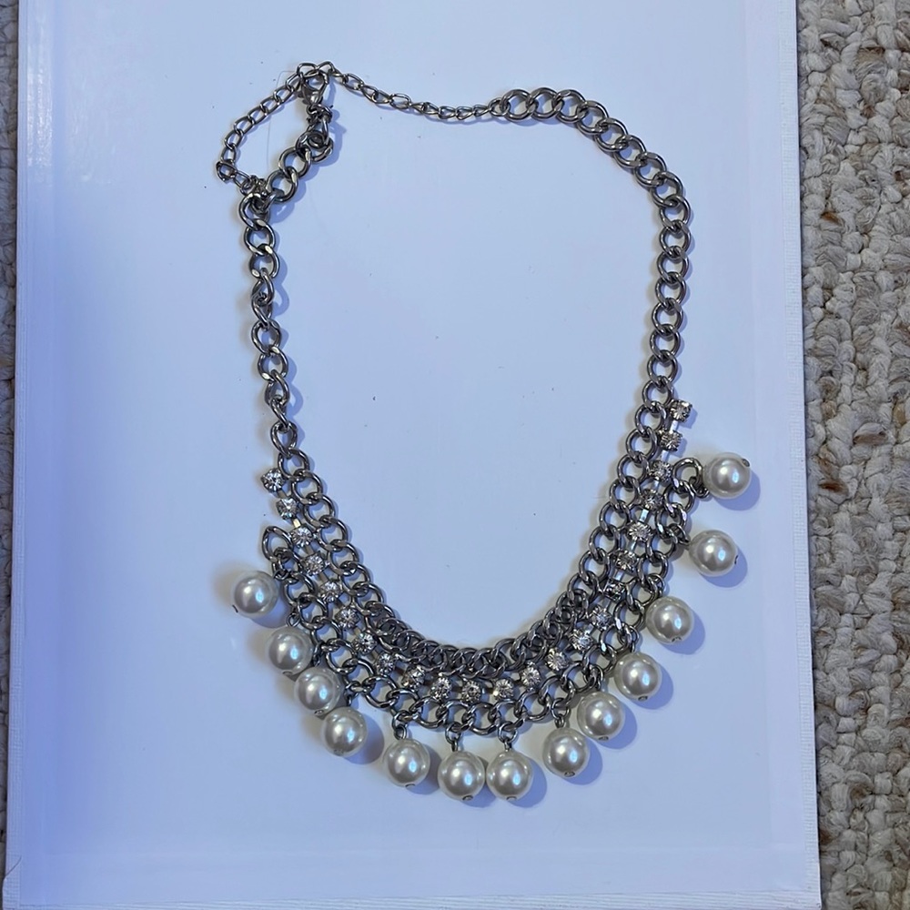 Pearl and diamonds necklace